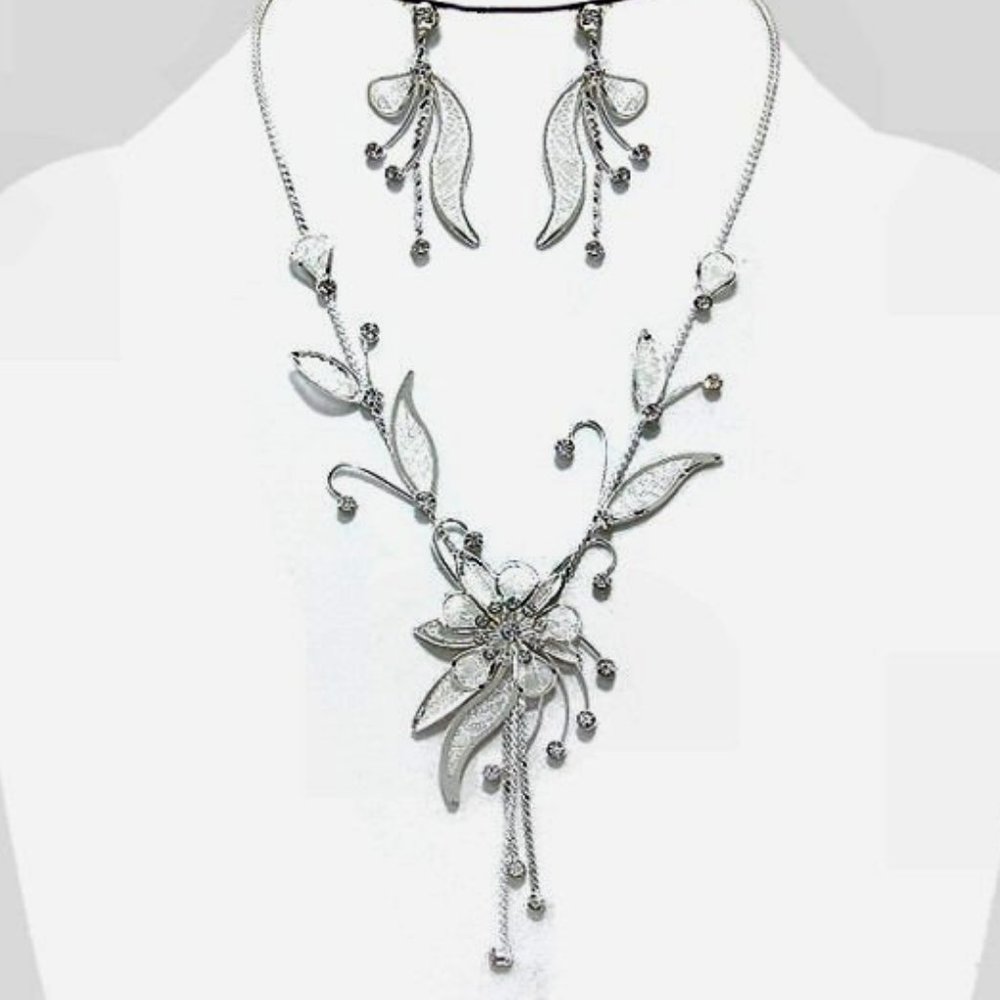 Crystal & Silver Mesh Flower Necklace 2 Pc Set